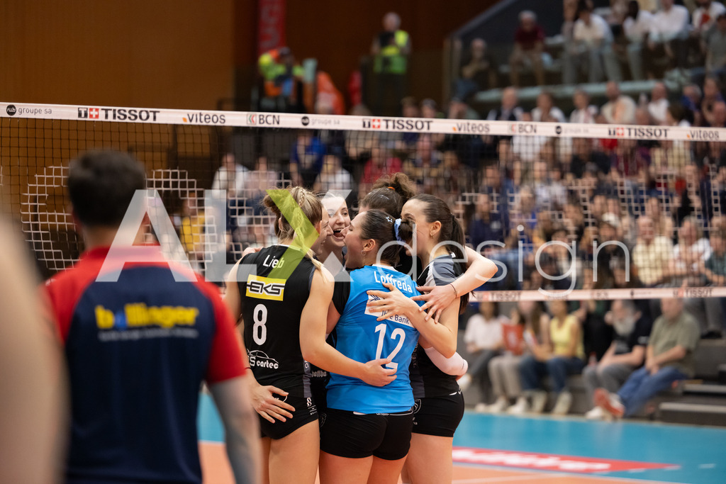 Volleyball I Frauen I Saison 2025-2026 I Volleyball NLA | Women I  Playoffs Finals 1/5 I viteos NUC - VC Kanti Schaffhausen I 06.04.2026 | VC Kanti Schaffhausen Spielerinnenkreis - Realisiert mit Pictrs.com