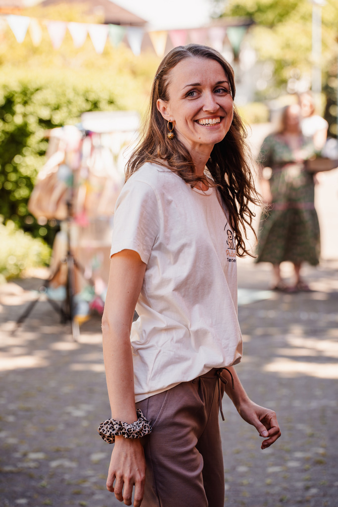 20260426-101 | MuT (Mensch und Tier) mit Mona - Fotografie und Tierkommunikation - Realisiert mit Pictrs.com