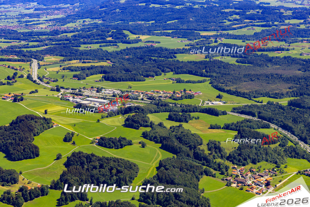 Aktuelles Luftbild von Raststätte Irschenberg - Die Luftaufnahme wurde 2022 mittels UL-Flugzeug erstellt ( keine Drohne ) - hochauflösende Kamera-Systeme von  Canon -Beste Qualität - Für grossformatige Ausdrucke geeignet. Die Geschenkidee !