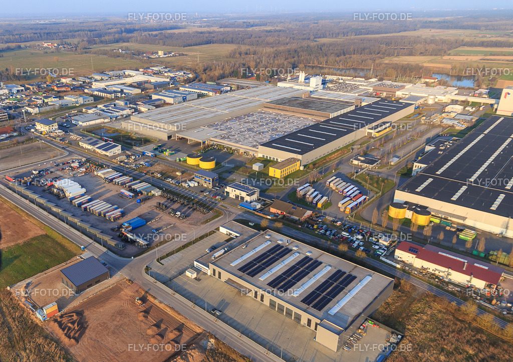 Industriegebiet Interpark von Westen mit Guth Ventiltechnik GmbH, K2 Verpackungen GmbH & Co. KG https://www.guth-vt.de/ https://www.zier-verpackungen.de/ | Luftbild: Industriegebiet Interpark von Westen mit Guth Ventiltechnik GmbH, K2 Verpackungen GmbH & Co. KG https://www.guth-vt.de/ https://www.zier-verpackungen.de/ in Offenbach an der Queich im Bundesland Rheinland-Pfalz in Deutschland. Foto: IMG_145564.jpg vom 08.03.2025 durch ©2025 Werner Riehm fly-foto.de/copyright - Realisiert mit Pictrs.com