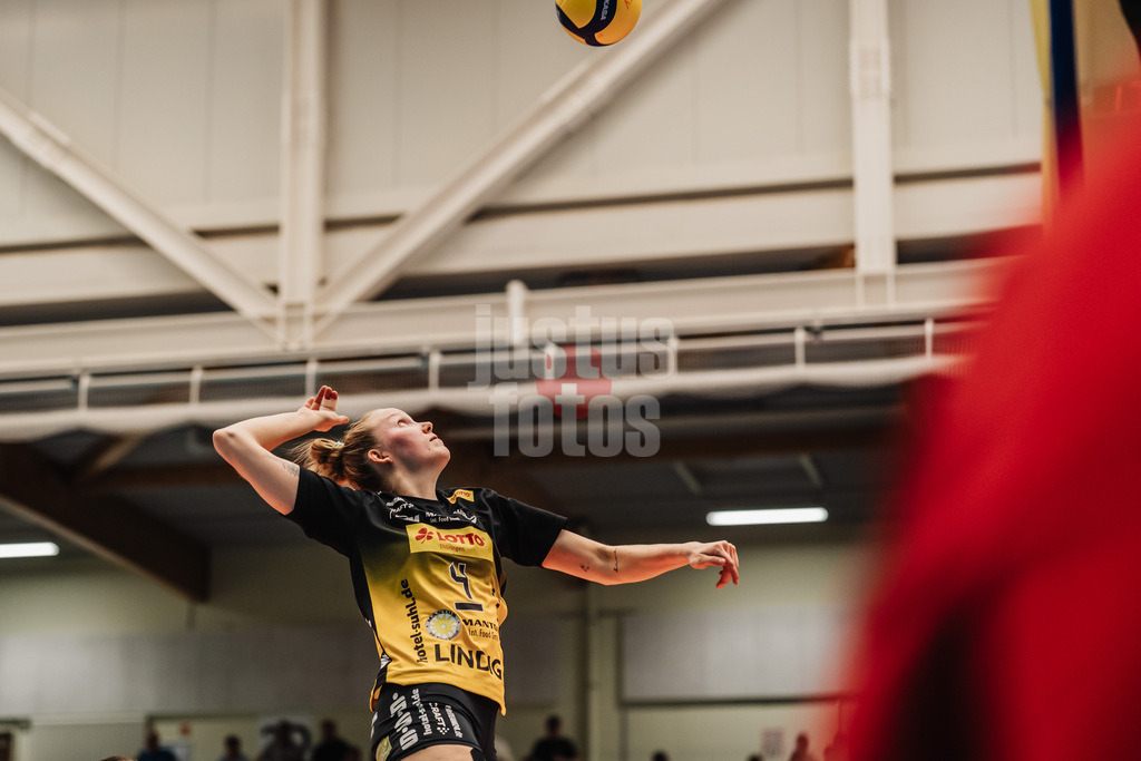 Volleyball | Frauen | Saison 2025/2026 | Volleyball Bundesliga | ETV Hamburger Volksbank Volleys vs. VfB Suhl LOTTO Thüringen | 07.03.2026 | Roosa Laakkonen (#4, VfB Suhl LOTTO Thüringen) beim Angriff