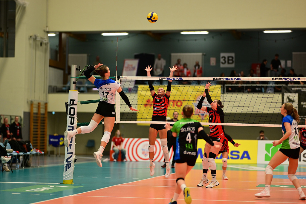 Volleyball I Frauen I Saison 2025-2026 I Bundesliga I Hauptrunde I ETV Hamburger Volksbank Volleys - Skurios Volleys Borken | Der Sportfotograf. - Realisiert mit Pictrs.com