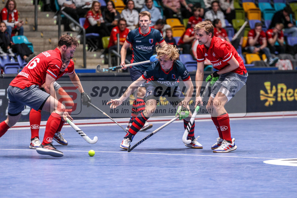 MJ_20230204-BHC-Alster-M-31 | Dieter-Enrique Linnekogel (Der Club an der Alster #16) & Liam Holdermann (Berliner HC #77), Berliner HC - Der Club an der Alster am 4.2.2023 in der Ballsporthalle, Frankfurt am Main