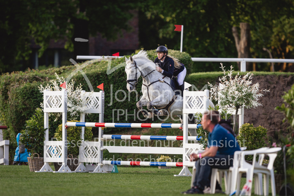 240510_Hamburg_Amateur-Small-385 | Deine schönsten Turniermomente als professionelle Fotos! Entdecke hochwertige Pferdesport-Fotografie im Online-Shop. Jetzt Fotos finden & bestellen!