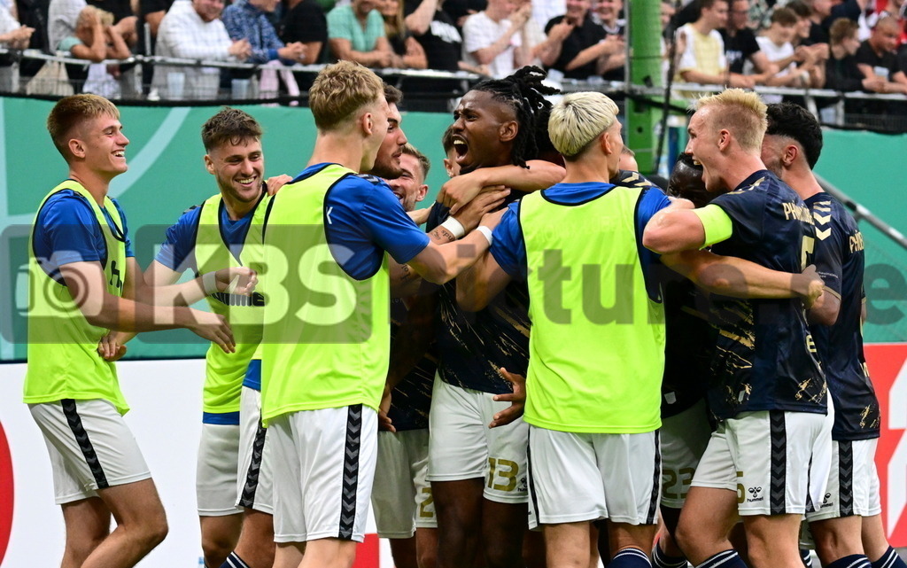 KBS Picture_PhoenixLuebeck-BorDortmund_086 | Phoenix Luebeck Torjubel zum 1:3 Torschuetze ist Iloka Obinna (Phoenix Luebeck) ,Sportplatz :  Volksparkstadion, - Realisiert mit Pictrs.com