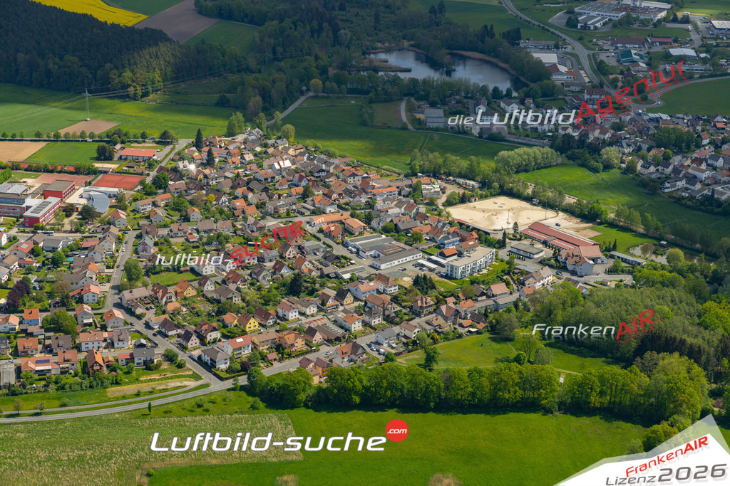 Das Luftbild der Stadt Mitwitz wurde 2022 vom Flugzeug heraus erstellt (keine Drohnen-Aufnahmen) Aufnahmehöhe ca.450 Meter- hohe Bildauflösung und Druck-Qualität. Garantiert!