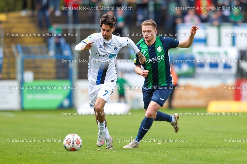 xKWIx12042601023 | 2026.04.12, xkwix, Fußball, Regionalliga West, FC Gütersloh -  SC Paderborn 07 II, Heidewaldstadion (Ohlendorf Stadion im Heidewald), 29.Spieltag, Saison 2025 / 2026: Jan-Lukas Liehr (FC Gütersloh #7) im Zweikampf gegen Lucas Copado Schrobenhauser (SC Paderborn II #7) DFB regulations prohibit any use of photographs as image sequences and or quasi-video. Photo: xKamilxWilkowskixPressefotoKochx