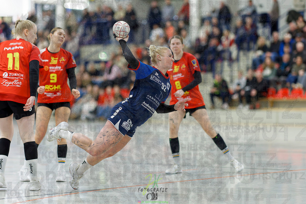 Frauen Regionalliga (HHV); HSG Wettenberg - TV Hüttenberg | Frauen Regionalliga (HHV); HSG Wettenberg - TV Hüttenberg am 06.12.2025 in Launsbach (Wettenberg) (Halle GS Launsbach (Wettenberg))Photo © 2025 - Jörg Heinrich - Realisiert mit Pictrs.com