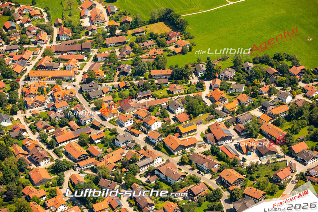 Das Luftbild zeigt :  Münsing - Die Luftaufnahme wurde 2024 vom UL-Flugzeug aus erstellt ( keine Drohne ) - Hochauflösende Luftaufnahme - Für grossformatige Ausdrucke geeignet. Die Geschenkidee !Mit Lizenz und Bildrechte bestellbar