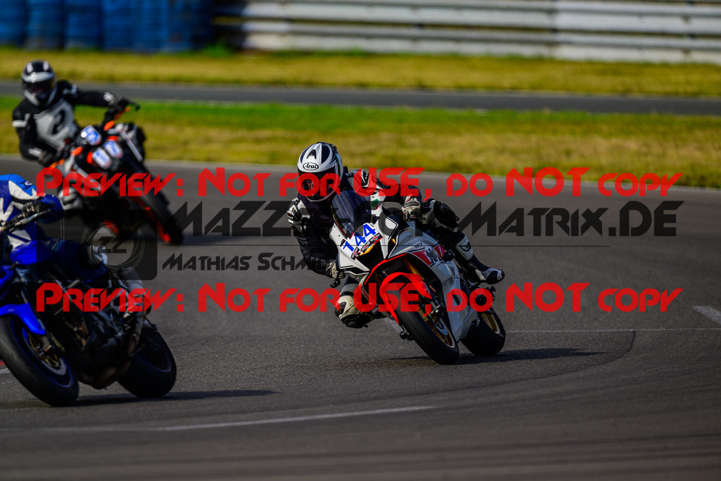 MaZZes_FotoMatrix_240724_6007705_2-309 | BLAU