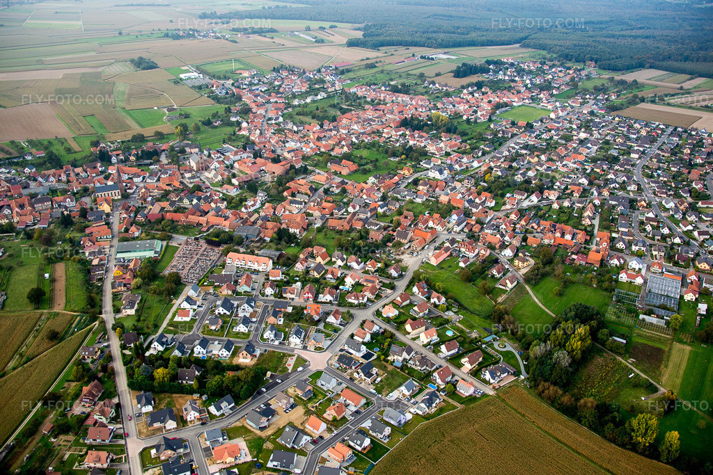 Aerial view: Village view in Weitbruch in the state Bas-Rhin, France.Photo: IMG_074229.jpg taken on 10/04/2014 by Werner Riehm/FLY-FOTO.comResolution of the original: 5286 x 3524 px