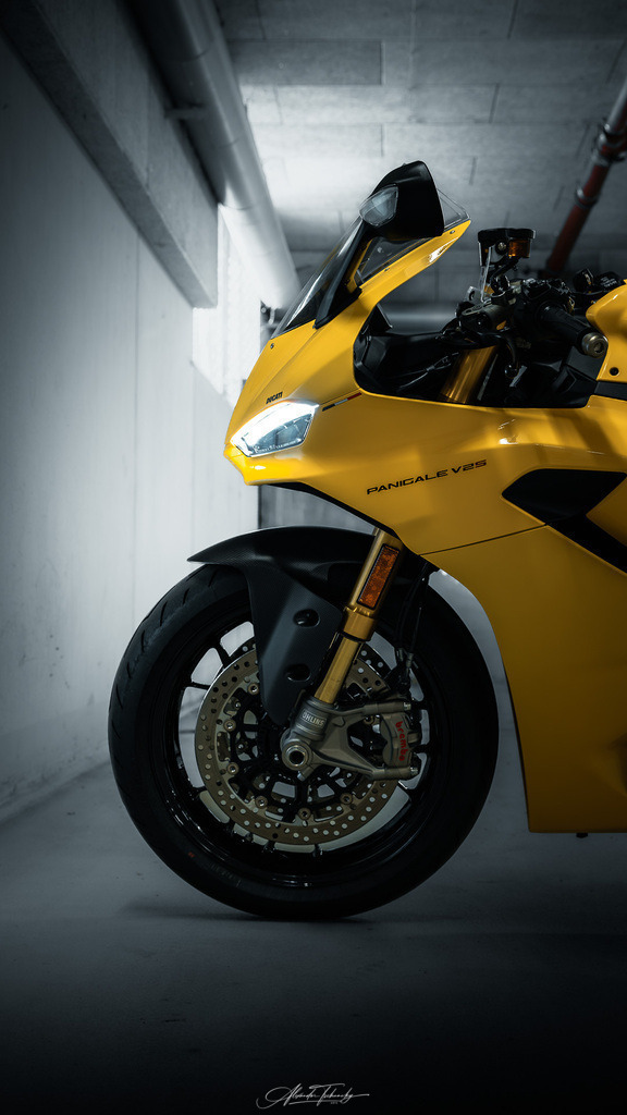 Ducati Panigake V2S | Entdecken Sie die faszinierende Welt von Alexander Tschuncky Arts: Kreative Fotografie, atemberaubende Automobilkunst und hochwertiger Bilderdruck. Lassen Sie sich inspirieren! - Realisiert mit Pictrs.com