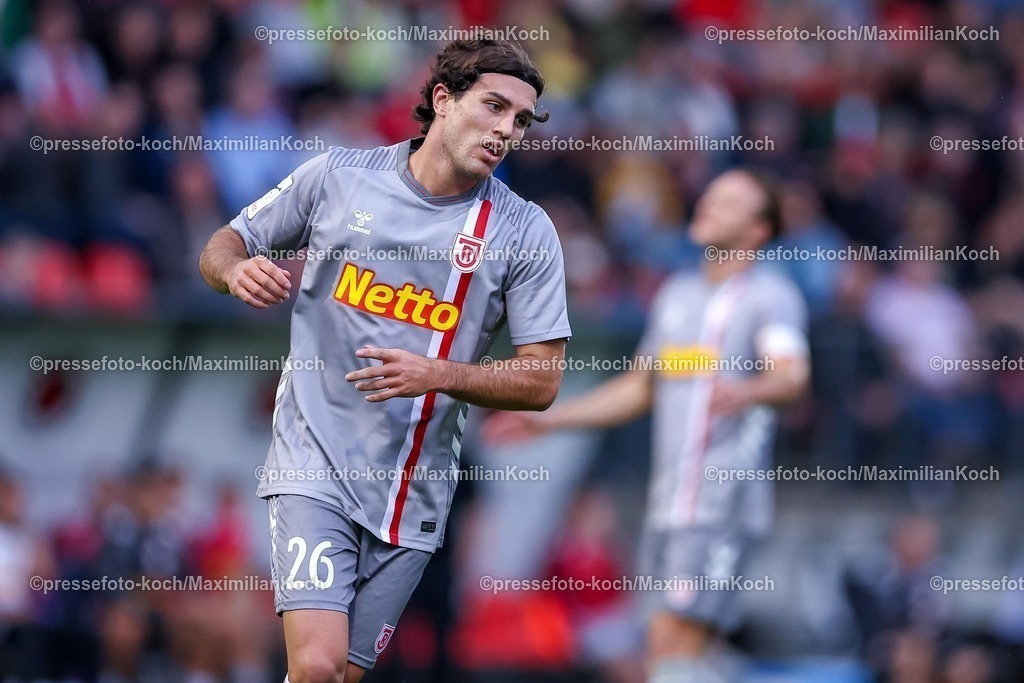 FCVK29082501028 | 29.08.2025, Fußball, FC Viktoria Köln – SSV Jahn Regensburg, 3.Liga, Sportpark Höhenberg, Saison 2025 2026: Benedikt Bauer&nbsp;(Jahn Regensburg #26) enttäuscht Enttäuschung  DFB regulations prohibit any use of photographs as image sequences and or quasi-video.