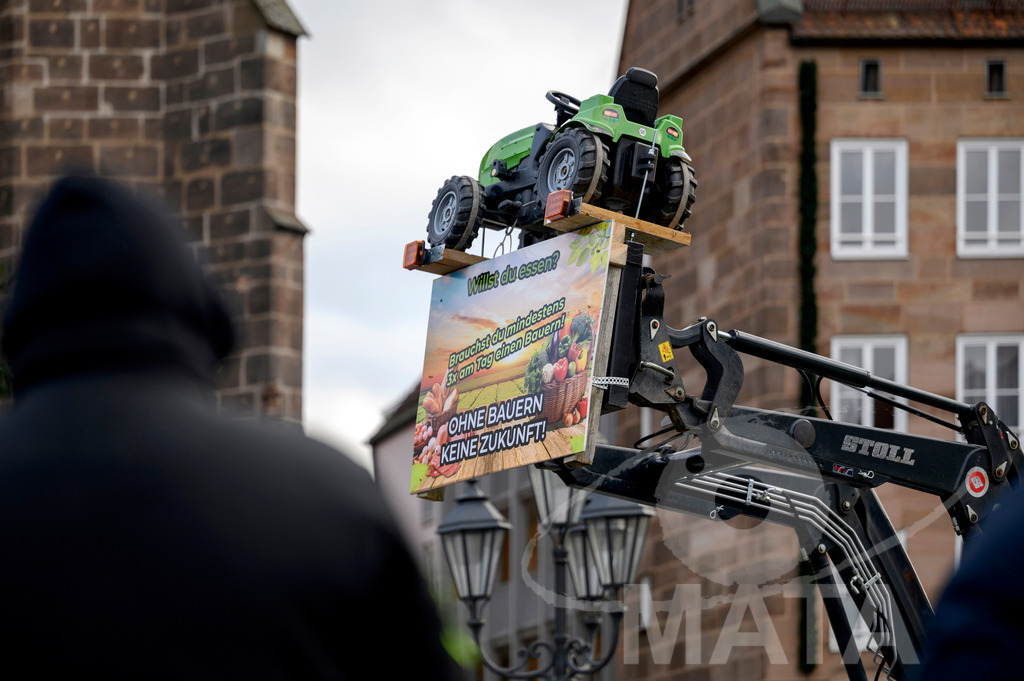 _DWA4393 | Bauerndemo gegen Agrarpolitik der Bundesregierung  auf dem Straße Obstmarkt und Hauptmarkt . Nürnberg, 08.01.2024 - Realisiert mit Pictrs.com