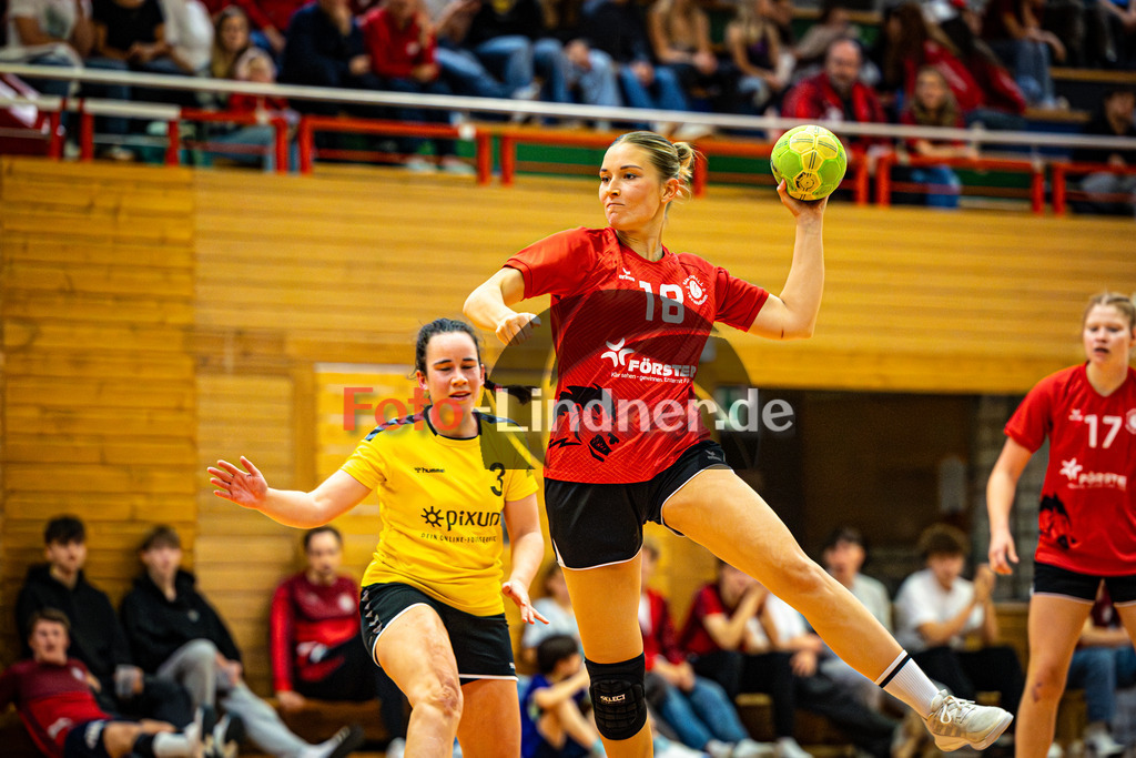 TSV Weiheim gegen SC Weßling | Habdball Bezirksoberliga Frauen 2025/26, TSV Weiheim gegen SC Weßling, 20251025,Torwurf Aileen HÄUBER (TSV Weilheim 18),2025-10-25 in Weilheim (Jahnhalle)Aileen HÄUBER (TSV Weilheim 18)Copyright: WolfgangxLindner