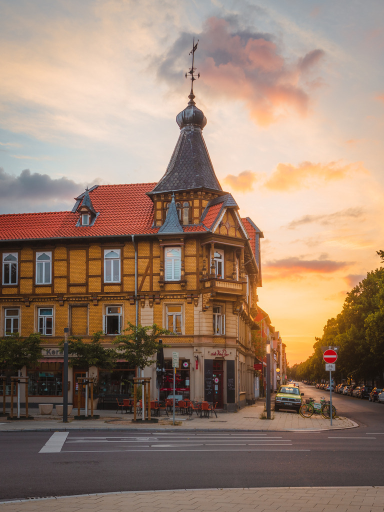 Helmstedter Str.  | Entdecke exklusive Fotokunst aus Braunschweig: Bildband, Leinwände, Postkarten, Kalender, digitale Downloads & Bildlizenzen. Jetzt im offiziellen Beautiful Braunschweig Shop! - Realisiert mit Pictrs.com