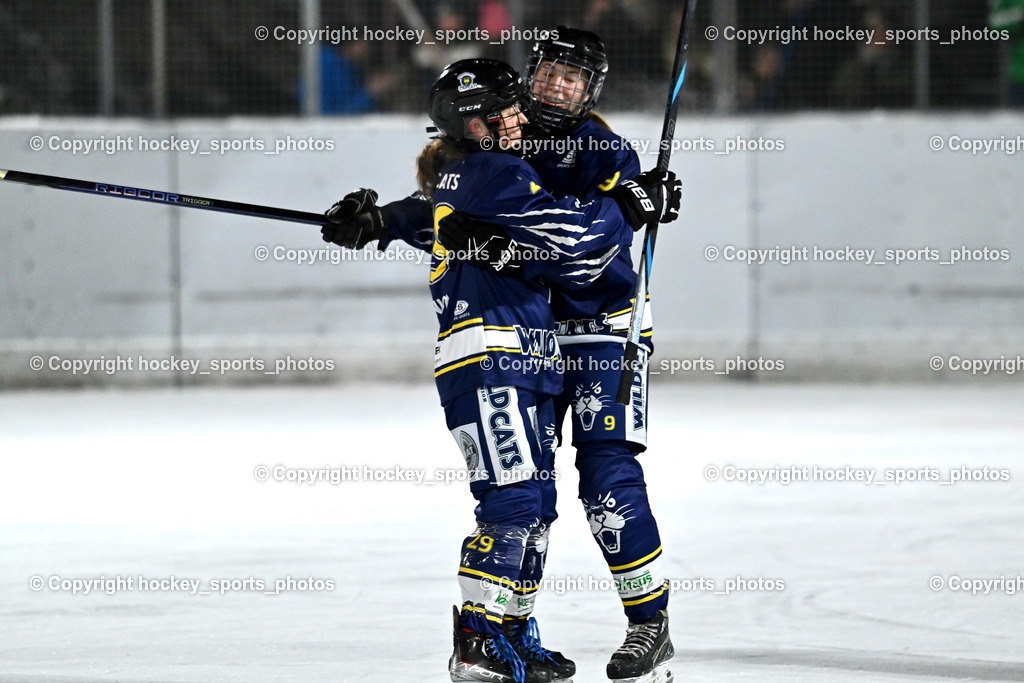 Wildcats Paternion vs. Unicorns Steindorf | Jubel Wildcats Paternion Mannschaft, #29 Brunner Tatjana WILDCATS PATERNION, #9 Neumann Magdalena WILDCATS PATERNION, Wildcats Paternion vs. Unicorns Steindorf, Wildcats Paternion vs. Unicorns Steindorf am 02.01.2026 in Paternion (Eislaufplatz Paternion), Austria, (Photo by Bernd Stefan)