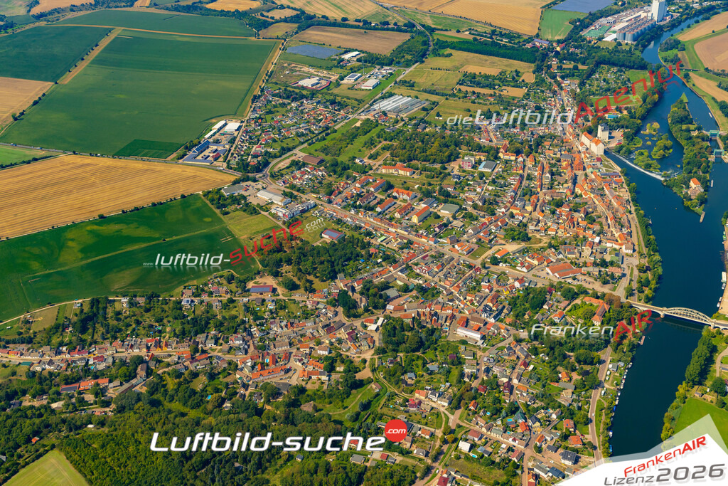 Stadtansicht Alsleben Bild- Das Luftbild wurde 2025 vom UL-Flugzeug heraus erstellt ( keine Drohne bzw. Drohnenaufnahme ) - Hochauflösende Luftaufnahme -Nicht vergleichbar mit Google Maps oder Satelittenbilder- Die Geschenkidee !Mit Lizenz und Bildrechte bestellbar - CC