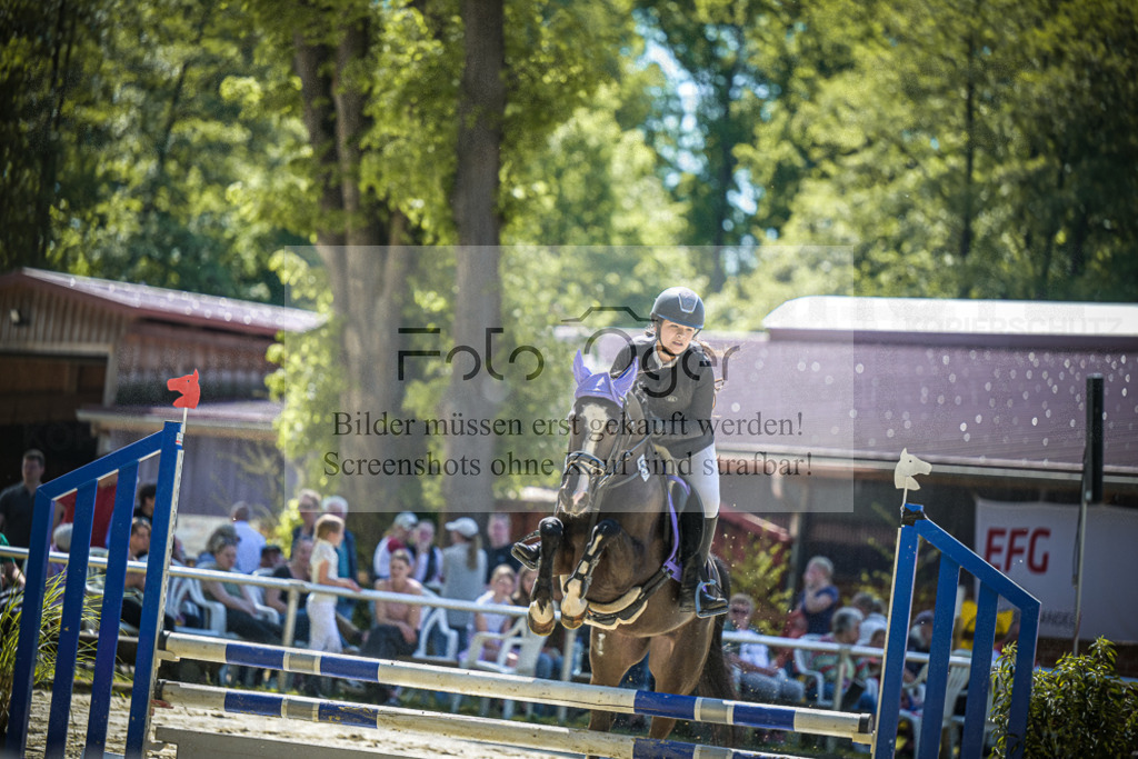 DOS_1380 | Entdecke hochwertige Reitturnierfotos von Foto Oger. Professionell, emotional und authentisch – jetzt Lieblingsmomente im Shop bestellen.Deutschlandweite Turnierfotografie. - Realisiert mit Pictrs.com