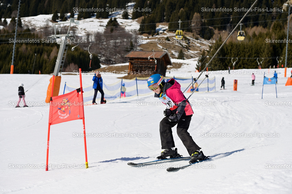SRF_27.02.2026_876 | Skirennfotos,Serfaus,Fiss,Ladis,Kinderskirennen,Winter,Tirol,Oberland,skirace,SFL,feelfree,weil wir's genießen,ski,Ski,skifahren,Sonnenplateau, - Realisiert mit Pictrs.com