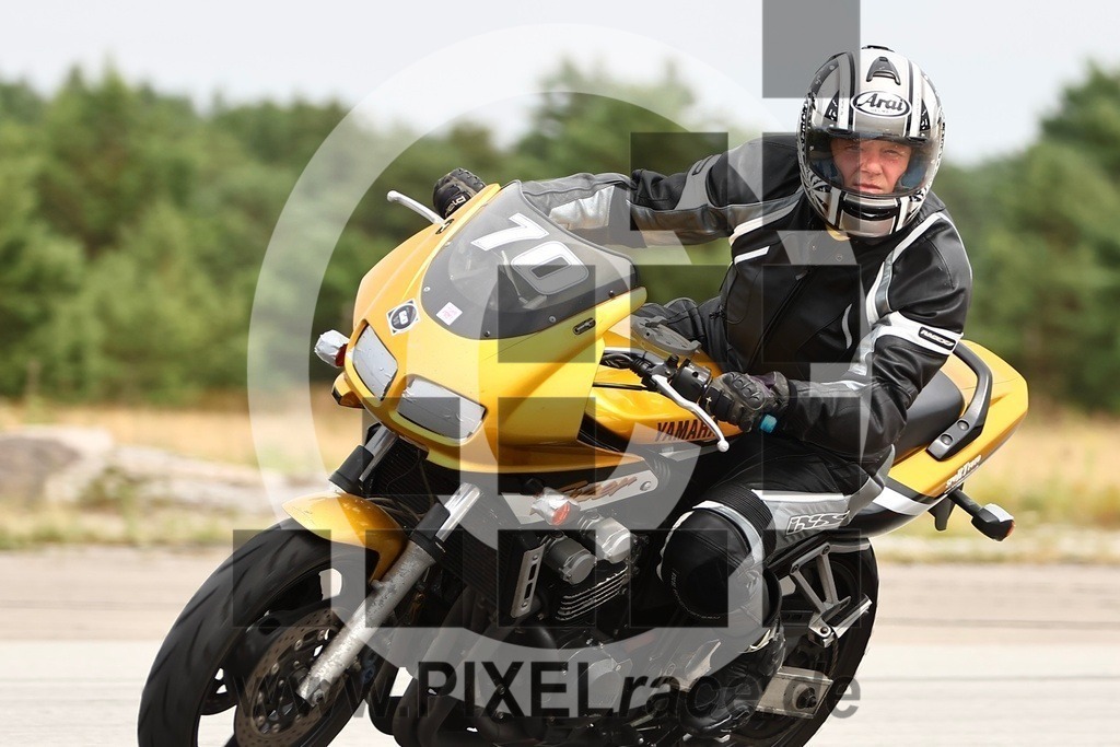 0070-20250705_12113 | Schöne Erinnerungen an spannende Momente - das festzuhalten ist unser Job. PIXELrace.de ist seit 2003 auf den Rennstrecken Europas unterwegs um die Action draußen beim Fahren und die wunderbare Stimmung imm Fahrerlager für euch einzufangen.