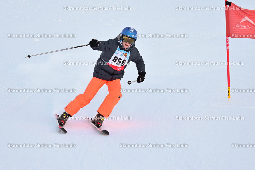 SRF_25.12.2025_0180 | Skirennfotos,Serfaus,Fiss,Ladis,Kinderskirennen,Winter,Tirol,Oberland,skirace,SFL,feelfree,weil wir's genießen,ski,Ski,skifahren,Sonnenplateau, - Realisiert mit Pictrs.com