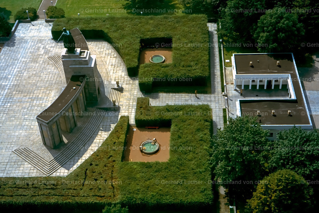 9000081 | Sowietisches Ehrenmal im Tiergarten Berlin