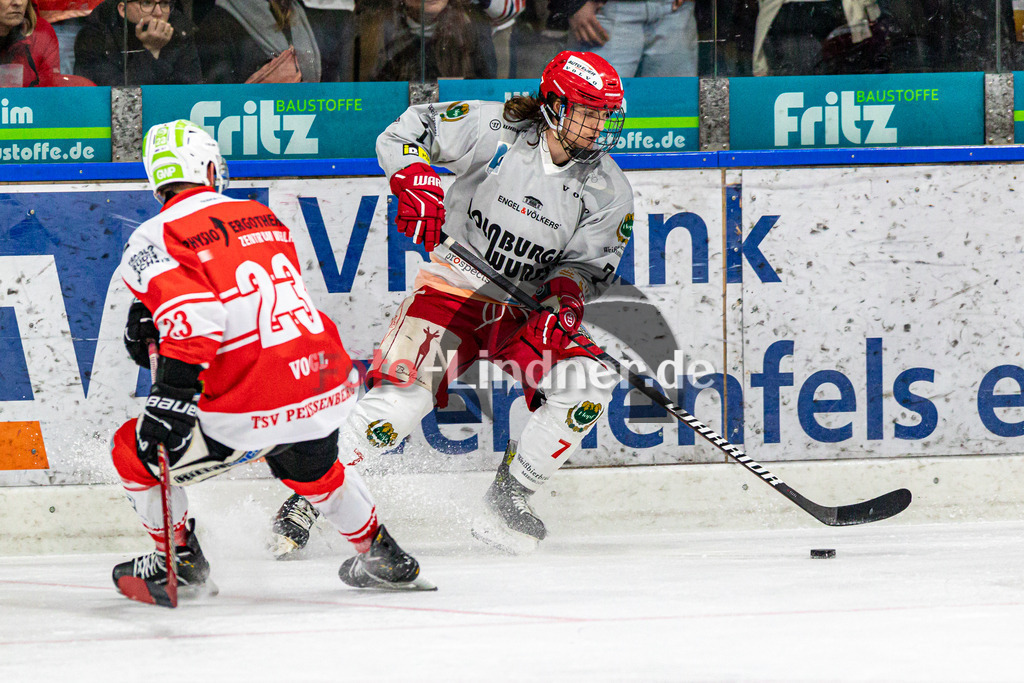 Halbfinale Spiel 3 TSV Peißenberg Miners vs TEV Miesbach | Eishockey Bayernliga Playoffs 2023/2024, Halbfinale Spiel 3 TSV Peißenberg Miners vs TEV Miesbach, 20240315,
Benedikt DIETRICH (TEV 7) in Aktion,
2024-03-15 in Peißenberg (Eisstadion)
23 Dejan VOGL (Miners 23), 7 Benedikt DIETRICH (TEV 7)
Copyright: WolfgangxLindner foto-lindner.de