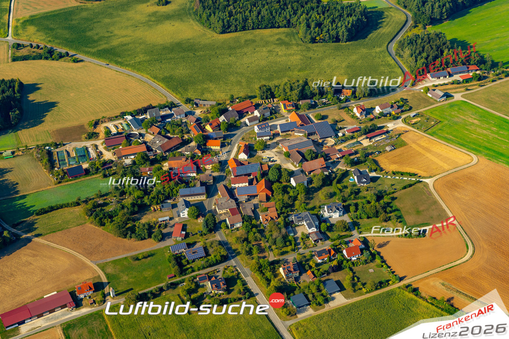 Das Luftbild zeigt : Gößmannsberg Wiesenttal - Die Luftaufnahme wurde 2024 vom UL-Flugzeug aus erstellt ( keine Drohne ) - Hochauflösende Luftaufnahme - Für grossformatige Ausdrucke geeignet. Die Geschenkidee !Mit Lizenz und Bildrechte bestellbar