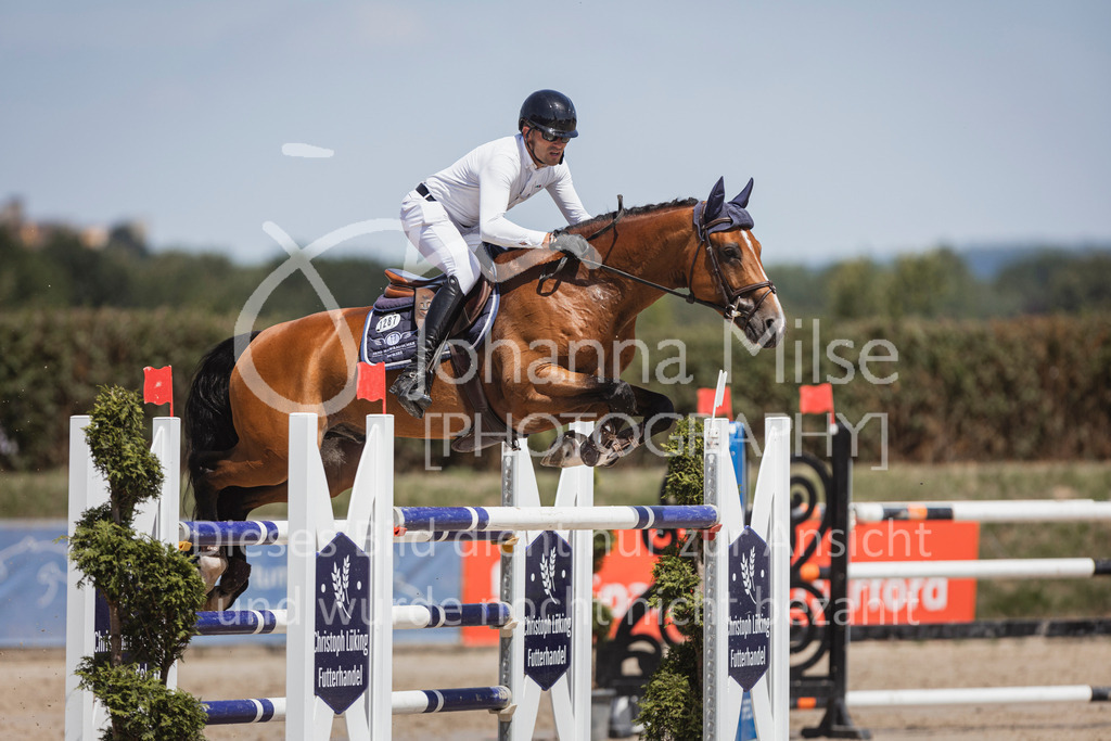 240629_LüPfSpTa_Youngster-S-156 | Deine schönsten Turniermomente als professionelle Fotos! Entdecke hochwertige Pferdesport-Fotografie im Online-Shop. Jetzt Fotos finden & bestellen!