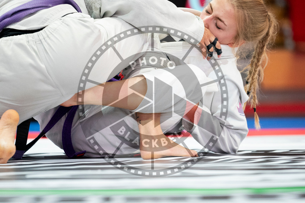 20231109PBB6393 | Fighters compete during the AJP World Professional Championship in the Mubadala Arena in Abu Dhabi, Arab United Emirates, on November 9, 2023.