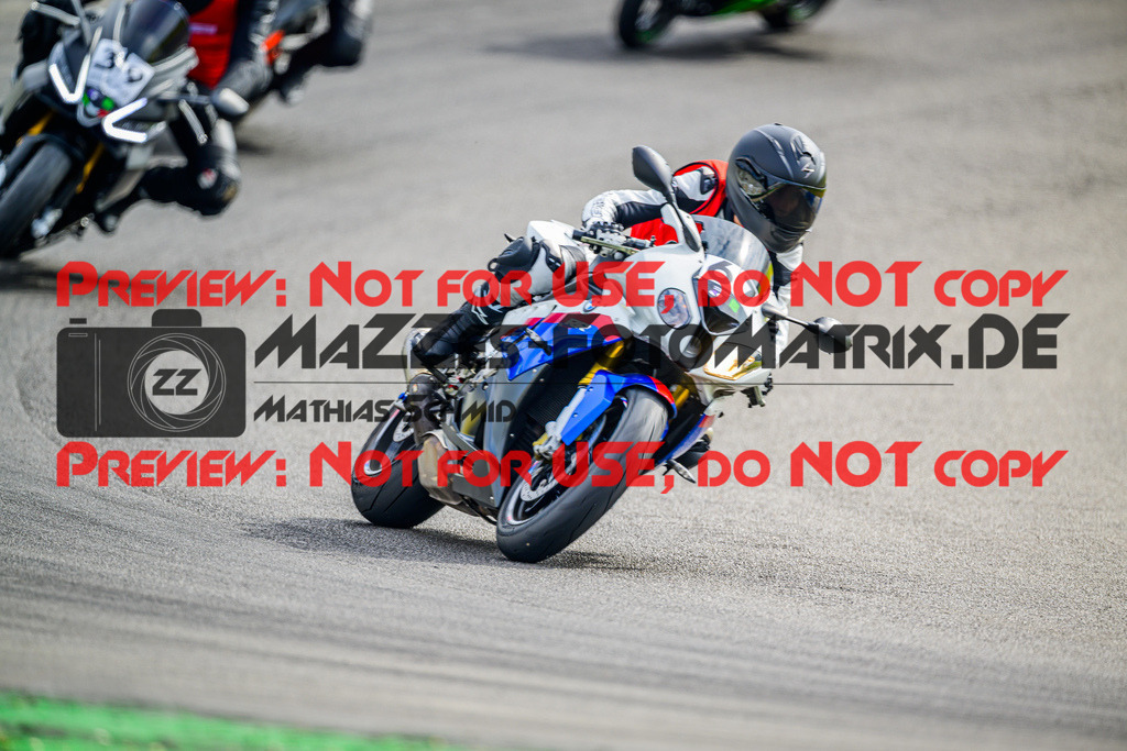 MaZZes_Fotomatrix_20250817_6007705_0671 | RL