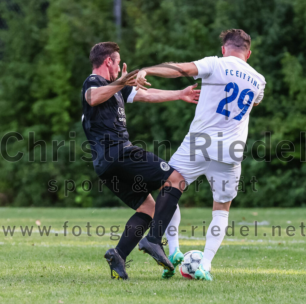 2023-07-18_077_FC_Herzogstadt_gegen_FC_Eitting | Erding, Deutschland, 18.07.2023:
Fußball, TOTO Pokal 2023 / 2024, 1. Spieltag, FC Herzogstadt gegen FC Eitting, Endergebnis: 2:4 n.E.

Marco Steinberg (FC Herzogstadt, #9), Michael Schrödl (FC Eitting, #29)

Foto: Christian Riedel / fotografie-riedel.net