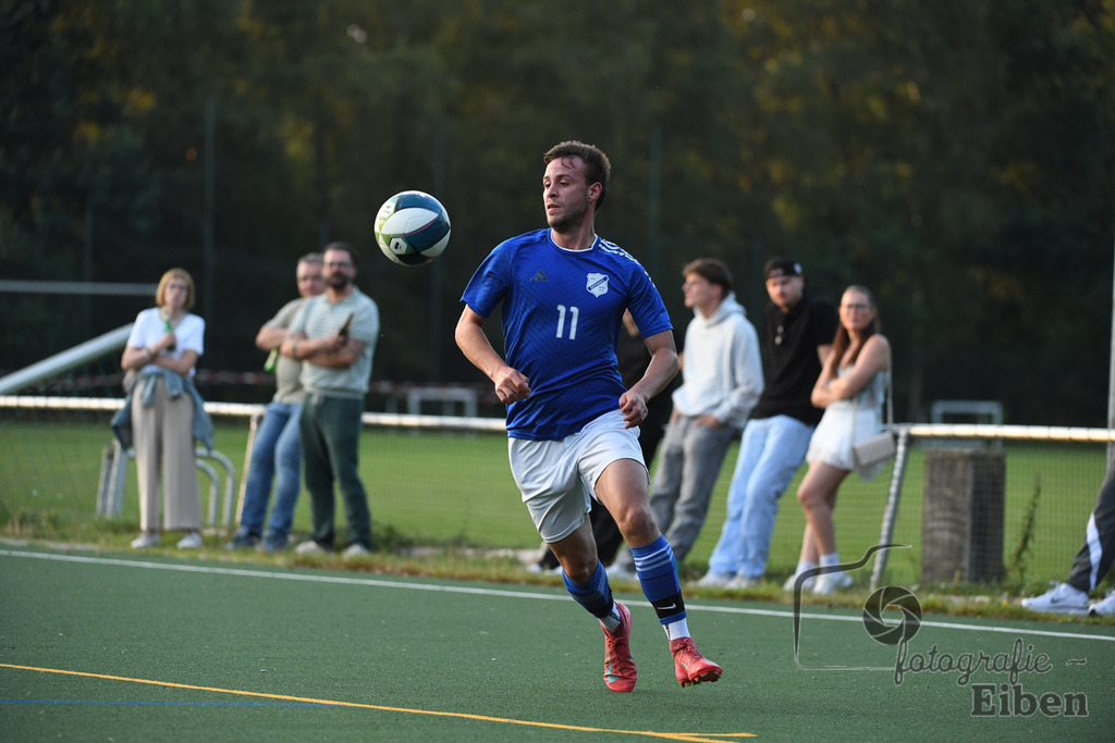 GVO Oldenburg 2-SV GOTANO | Herren Kreisliga; GVO Oldenburg 2 (weiß)-SV GOTANO (blau) am 15.08.2025 in Oldenburg (Sportanlage GVO); Photo: Philip Eiben 2025 - Realisiert mit Pictrs.com