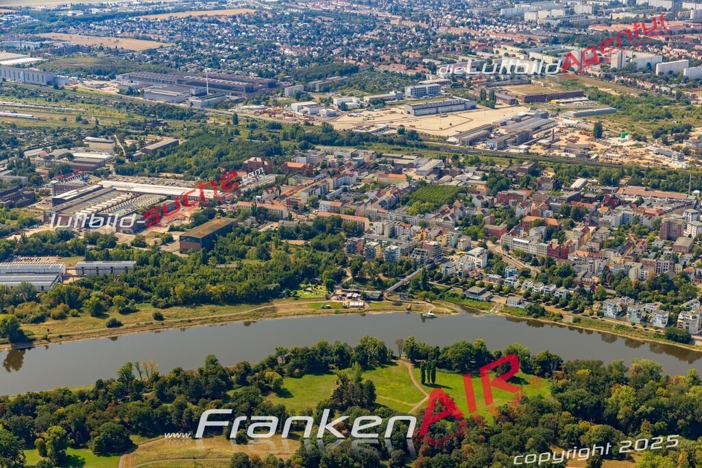 Klassische Luftaufnahme ohne Drohne zeigt:Altstadt bei Magdeburg - Die Luftbildaufnahme wurde 2025 vom UL-Flugzeug heraus erstellt ( keine Drohnenaufnahme ) - Hochauflösende Luftaufnahme -Nicht vergleichbar mit Google Maps oder Satelittenbilder- Die Geschenkidee !Mit Lizenz und Bildrechte bestellbar