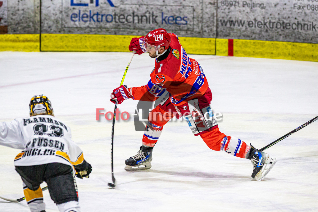 EC Peiting vs EV Füssen | Eishockey Oberliga Süd Vorrunde 2024/2025, EC Peiting vs EV Füssen, 20241002,Schuss von Martin HLOZEK (ECP 87),2024-10-02 in Peiting (Eisstadion)Martin HLOZEK (ECP 87)Copyright: WolfgangxLindner foto-lindner.de