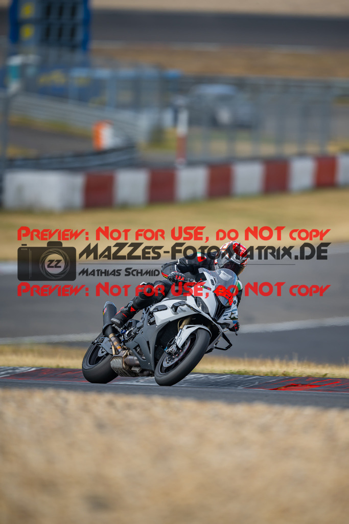 MaZZes-Fotomatrix-20260716-372722 | ROT