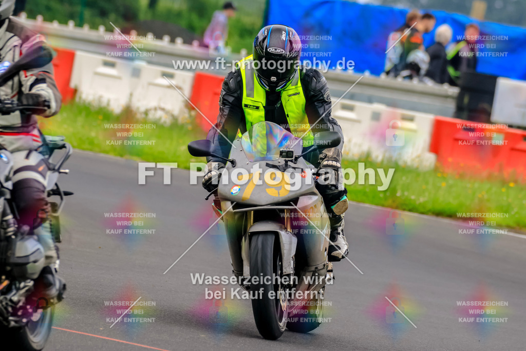 VBK-6765 | Hier findet Ihr Bilder von Touristenfahrten auf der Nürburgring Nordschleife oder von anderen Veranstaltungen die ich besucht habe. Viel Spass beim Durch Schauen 