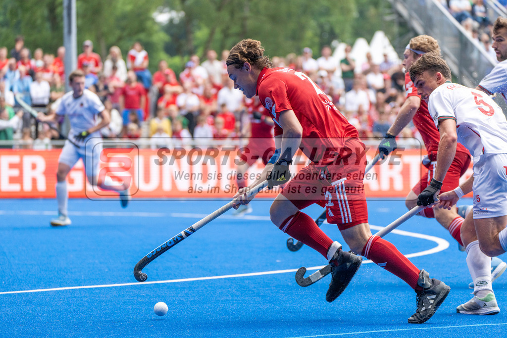 Final4_20250601-1433-HK108617 | Krefeld, Deutschland, 01.06.2025:  Feldhockey Final4 2025 – „Deutsche Feldhockey-Meisterschaften 2025“ Crefelder HTC - Rot-Weiss Köln (Finale Herren) im Gerd-Wellen-Hockeyanlage am 01.06.2025 in Krefeld, Deutschland. (Foto von Kramhöller/Fehrmann/Kaste)Krefeld, Germany, 01.06.2025: Feldhockey Final4 2025 – „Deutsche Feldhockey-Meisterschaften 2025“ Harvestehuder HTC - Düsseldorfer HC (Finale Damen) in Gerd-Wellen-Hockeyanlage at 01.06.2025 in Krefeld, Deutschland. (Foto from Kramhöller/Fehrmann/Kaste)