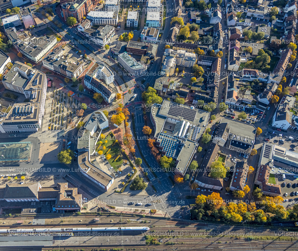 Hamm251001426 | Luftbild, Neue Bahnhofstraße Teilstück zwischen Willy-Brandt-Platz und Am Stadtbad, Baustelle Neubau Appartement-Gebäude für studentisches Wohnen an der Straßenkreuzung Neue Bahnhofstraße Ecke Friedrichstraße neben dem Gesundheitsamt, Gustav-Lübcke-Museum, Mitte, Hamm, Ruhrgebiet, Nordrhein-Westfalen, Deutschland