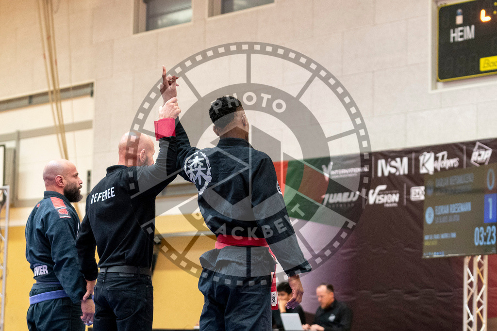 20231118PBB10769 | Fighters compete during the AJP Tour 600 Frankfurt Championship in Frankfurt/Main, Germany, on November 18, 2023.