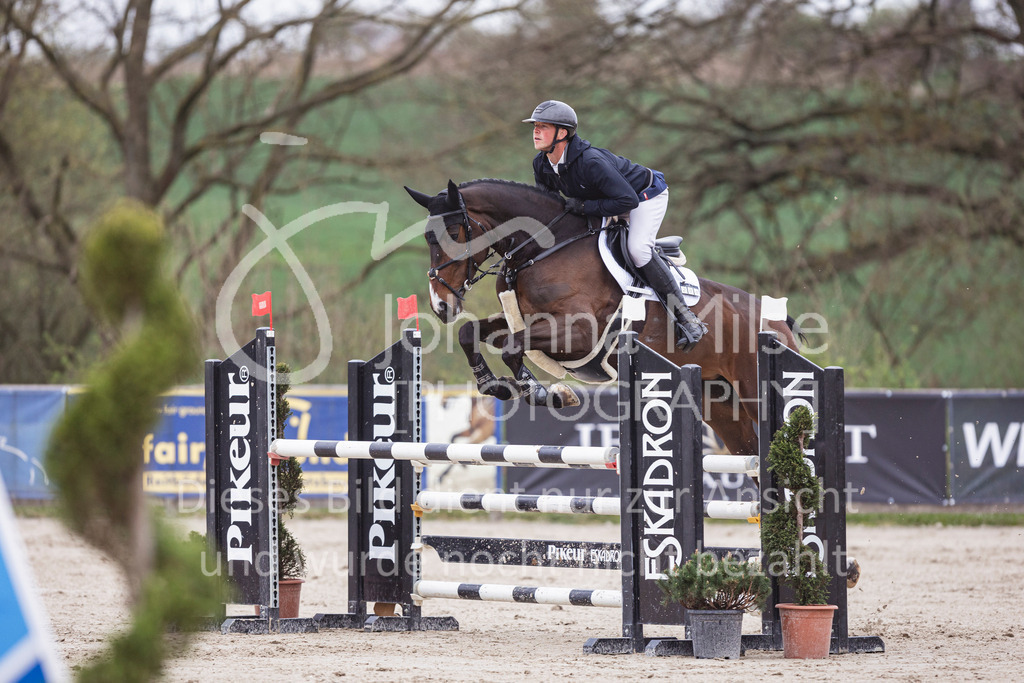 250417_Springpferde-L2-318 | Deine schönsten Turniermomente als professionelle Fotos! Entdecke hochwertige Pferdesport-Fotografie im Online-Shop. Jetzt Fotos finden & bestellen!