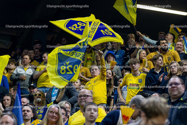 Fußball I Herren I Saison 2025-2026 I Hallenmasters Schleswig-Holstein 063 | Fans - Realisiert mit Pictrs.com