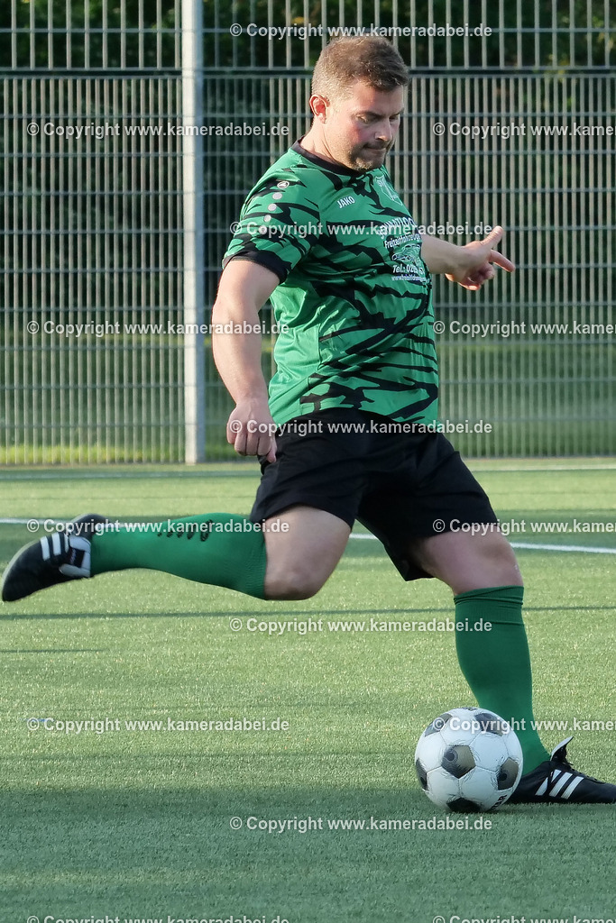 Fußball Kreispokal 25/26 Ü 32 : Spiel um Platz 3 : SV 08/29 Friedrichsfeld - SV Ringenberg AH  2 : 1 | Fußball Kreispokal 25/26 Ü 32 : Spiel um Platz 3 : SV 08/29 Friedrichsfeld - SV Ringenberg AH  2 : 1Spielort : Voerde Friedrichsfeld - Realisiert mit Pictrs.com