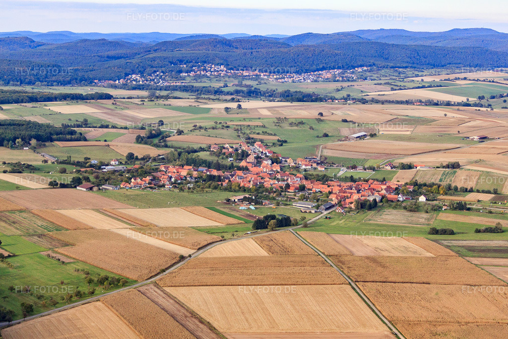 Luftbild: Ortsansicht von Süden in Schillersdorf im Bundesland Bas-Rhin in Frankreich. – Foto: IMG_53615.jpg vom 30.09.2012 durch Werner Riehm/FLY-FOTO.de – Auflösung des Originals: 4703 x 3135 px
