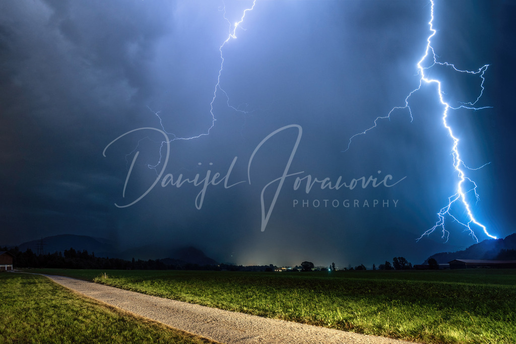 Naheinschlag | Blitz Naheinschlag in Niederdorf