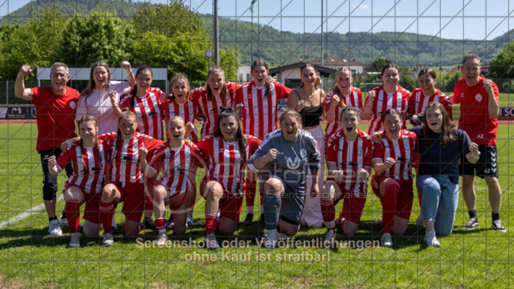 20250501_124838_1033 | #,1.FC Donzdorf II (rot) vs.1.Göppinger SV (weiß), Fussball, Frauen-Bezirkspokal Halbfinale Saison 2024/2025, Rasenplatz Lautertal Stadion, Süßener Straße 16, 73072 Donzdorf, 01.05.2025 - 10:30 Uhr,Foto: PhotoPeet-Sportfotografie/Peter Harich