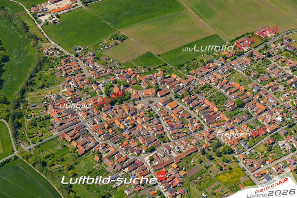 Die Luftaufnahme Milz - Römhild wurde 2022 vom Flugzeug aus (keine Drohne) erstellt. Hohe Auflösung -für große Poster und Wandbilder geeignet - Garantiert!