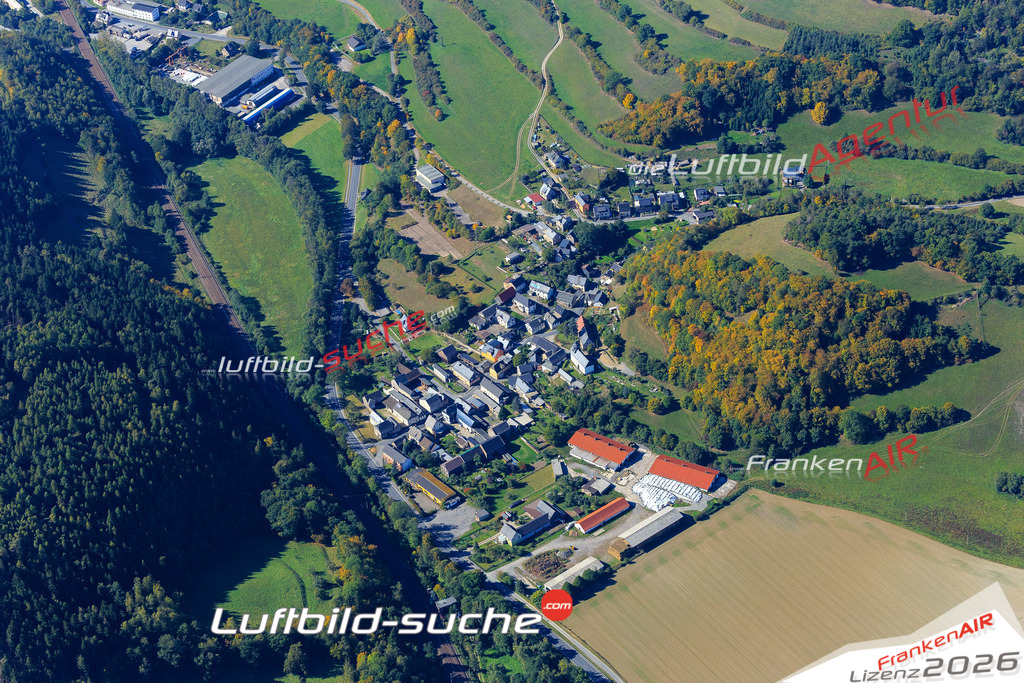 Die Luftaufnahme Unterloquitz - Probstzella wurde vom UL-Flugzeug (keine Drohne) aus fotografiert.Hohe Druck- Auflösung-die Geschenkidee!