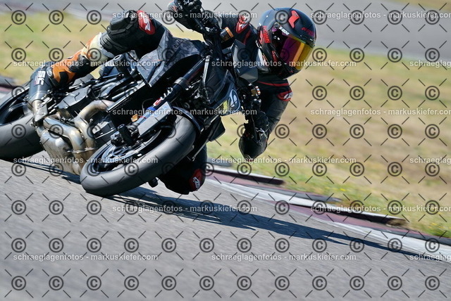 26bt04-0695 | markuskiefer.com - Realisiert mit Pictrs.com